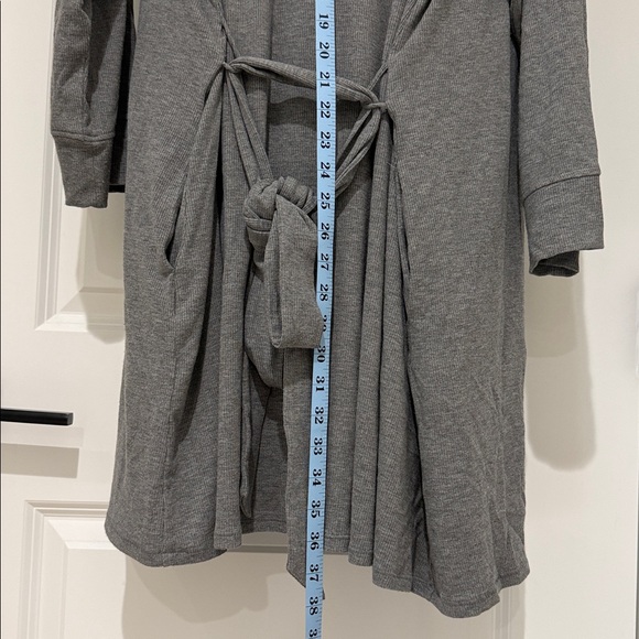 Skims Soft Lounge Robe - Picture 4 of 9